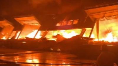 A massive fire broke out in Gurugram's Saraswati Enclave area News In Hindi