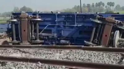 13 wagons of goods train derail in Bihar, no one injured