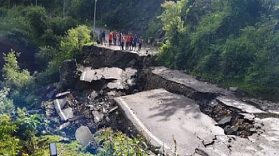 Uttarakhand Monsoon havoc continues red and orange alert, Chardham Yatra affected news in hindi