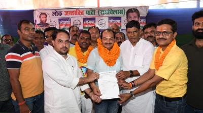 Manish Kumar Verma joins LJP (Ra) with hundreds of his supporters