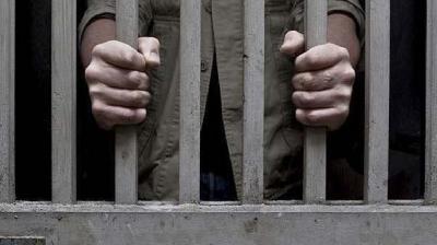 Suspected terrorist escapes from London jail, search continues