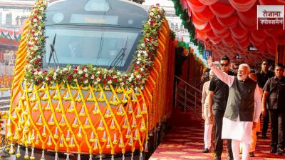 PM Modi flagged off four new Vande Bharat trains from Kashi news in hindi 