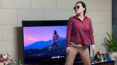 Korean girl dances to 'Srivalli' after Pushpa's fever in South Korea