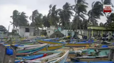 Over 50 trains cancelled, flights disrupted as Andhra, Odisha and Tamil Nadu brace for landfall news in hindi 