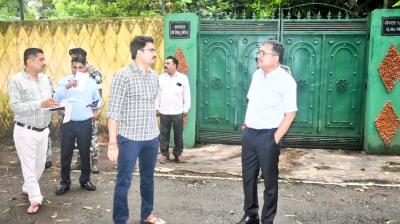 DC SP reviewed the security arrangements at Dishom Guru's residence in Sector One news in hindi