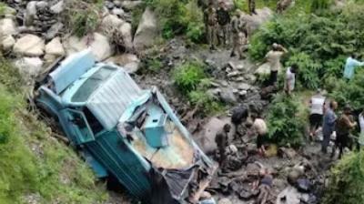 CRPF Vehicle Plunges Into A Valley in Udhampur news in hindi