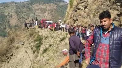 Car fell into 700 feet deep gorge in Himachal four people died 