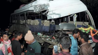 Jharkhand accident, Bus filled with wedding procession collides with truck news 