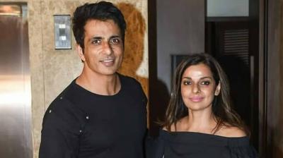 Sonu Sood wife Sonali Sood car accident news in hindi