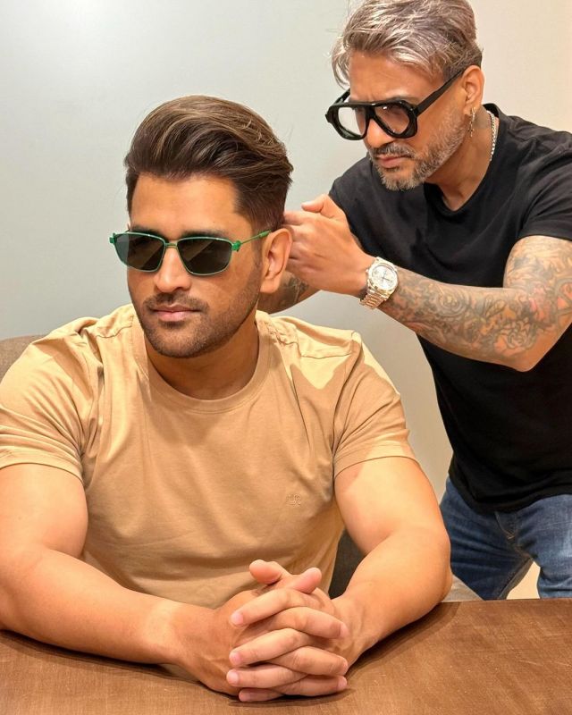 MS Dhoni new hairstyle