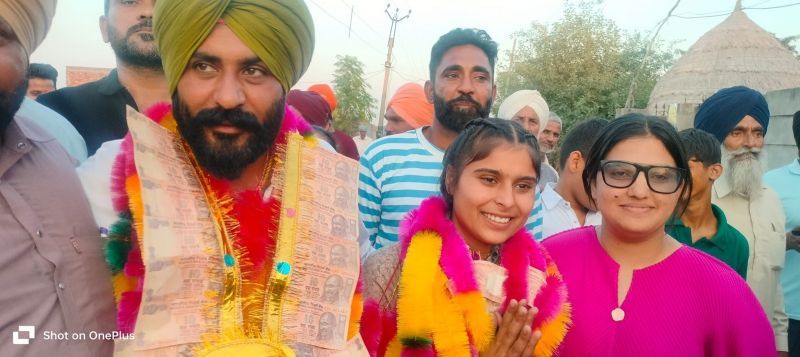 नवनीत कौर गांव हरकिशनपुरा से सरपंच बनीं