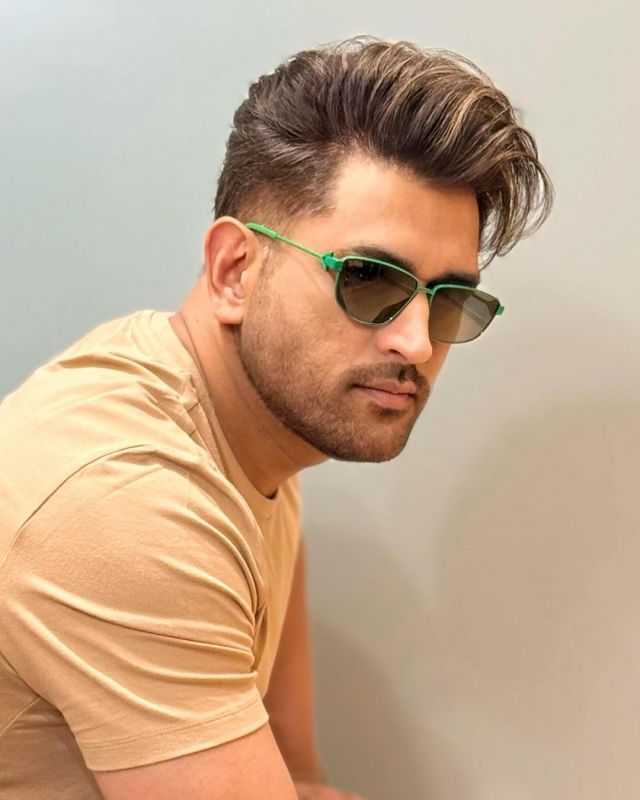 MS Dhoni new hairstyle